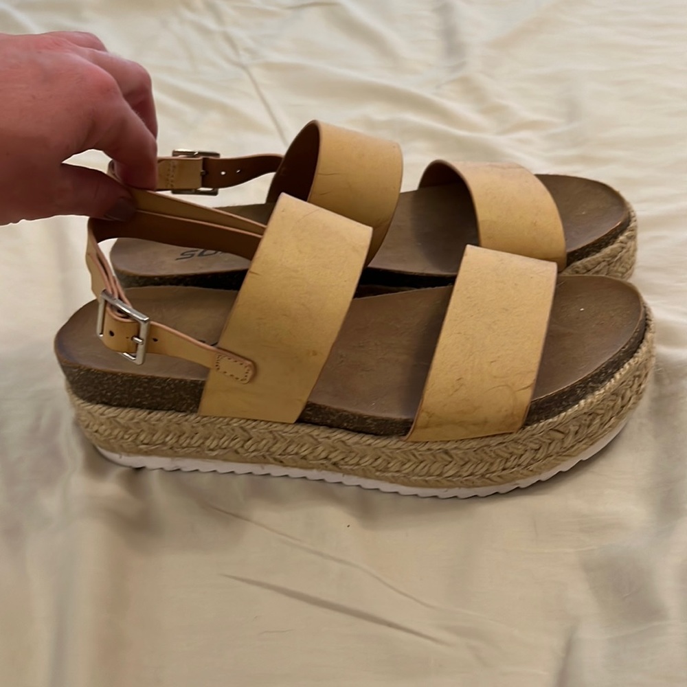 SODA Nude strapped sandals